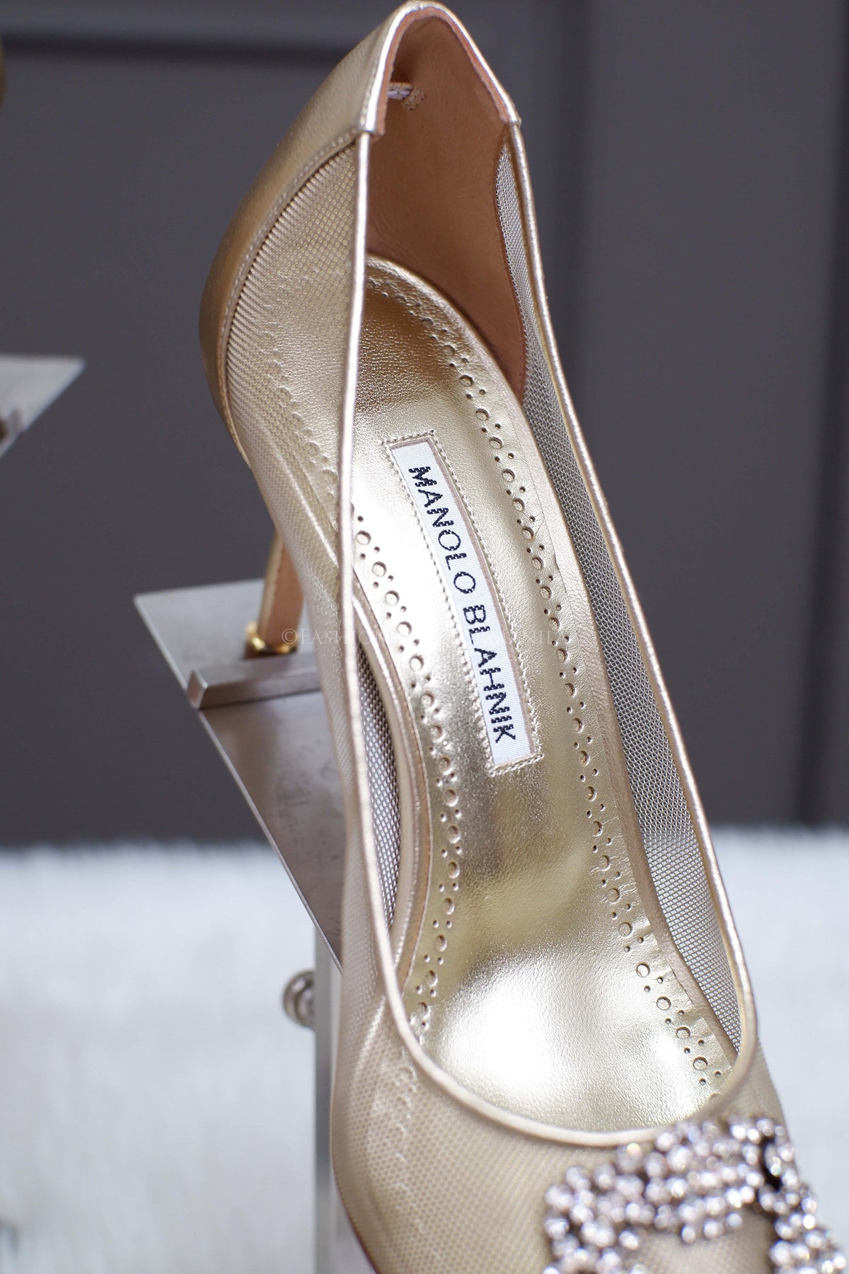 BRAND NEW MANOLO BLAHNIK HANGISI GOLD