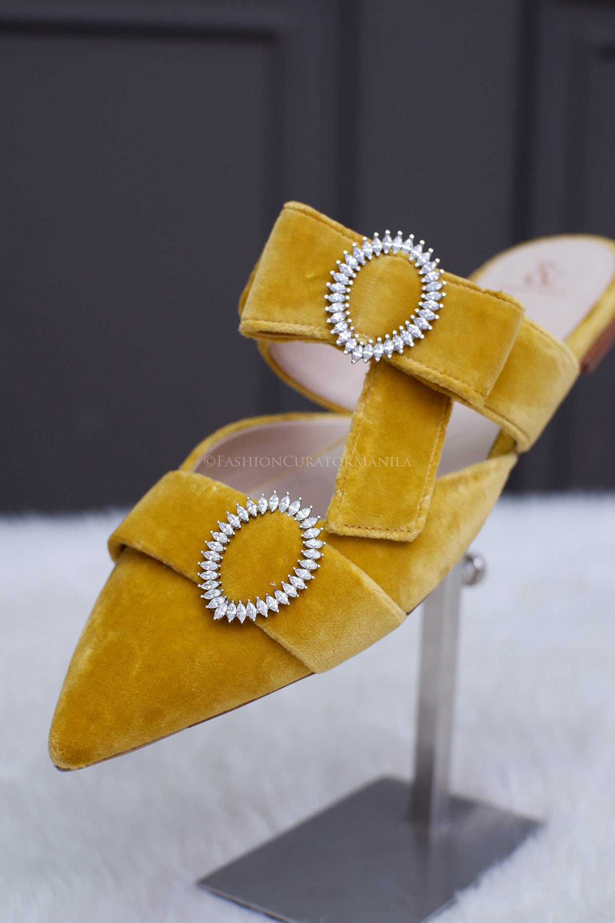 BRAND NEW RALPH & RUSSO BOW MULE FLAT MUSTARD