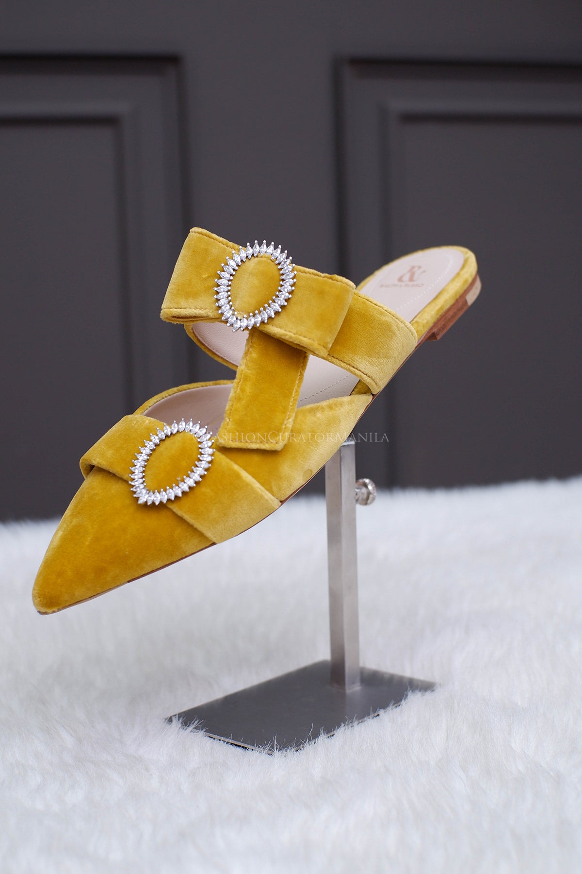 BRAND NEW RALPH & RUSSO BOW MULE FLAT MUSTARD