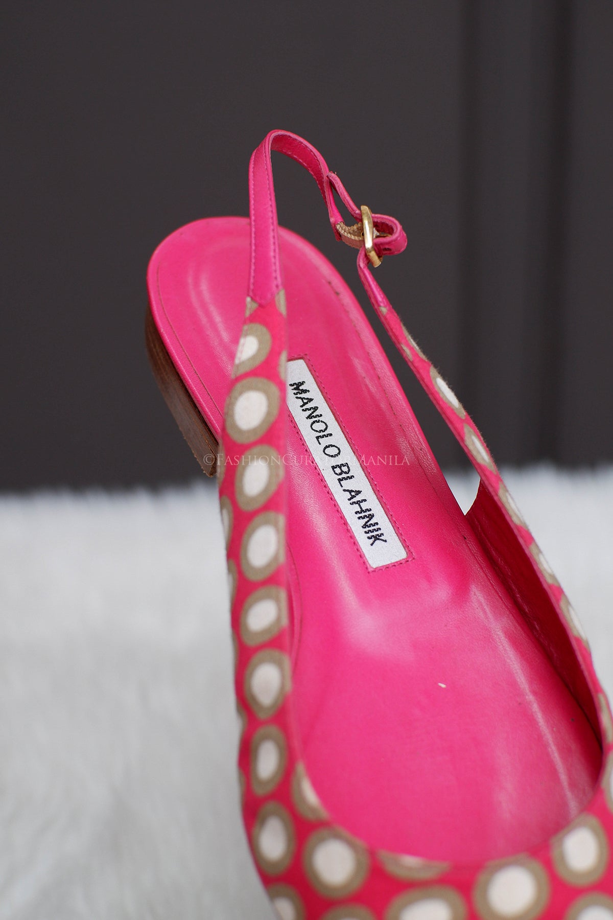 PRE-OWNED MANOLO BLAHNIK SITURA FUCHSIA WHITE