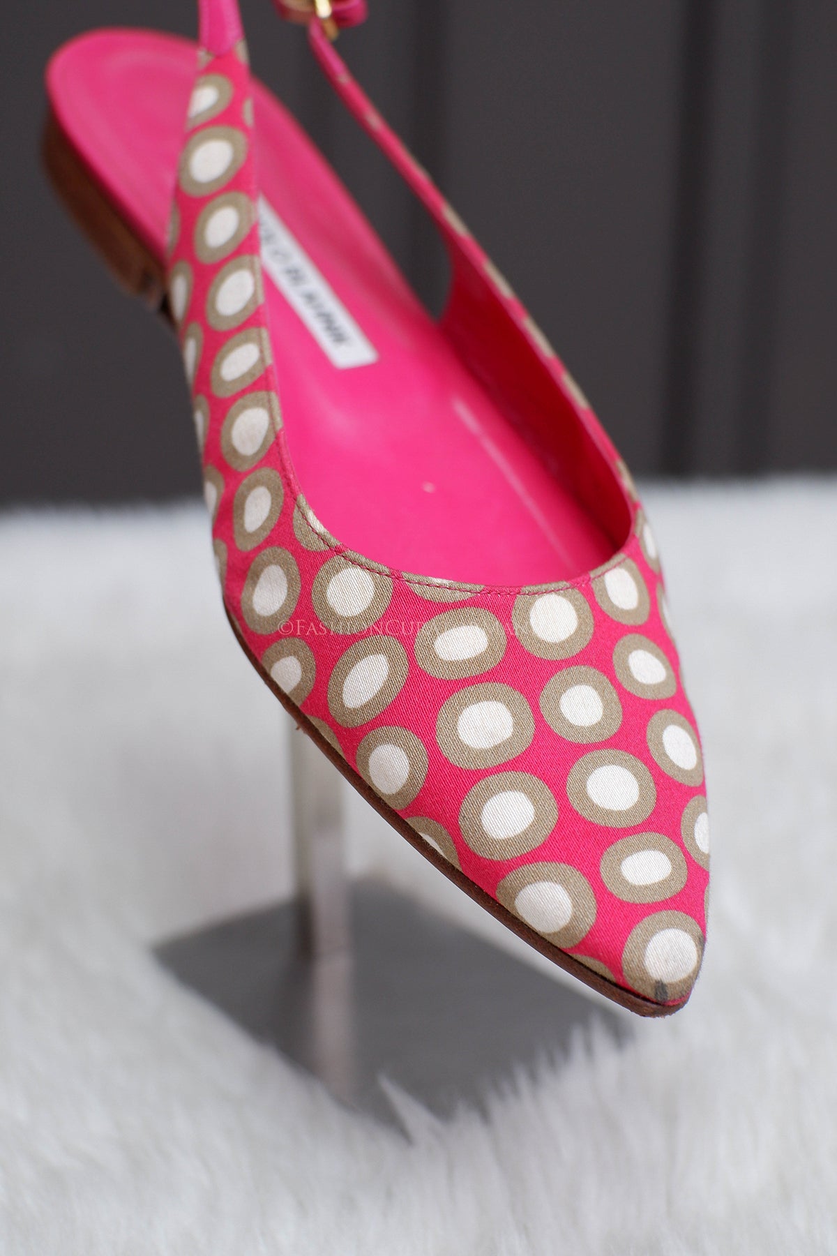 PRE-OWNED MANOLO BLAHNIK SITURA FUCHSIA WHITE