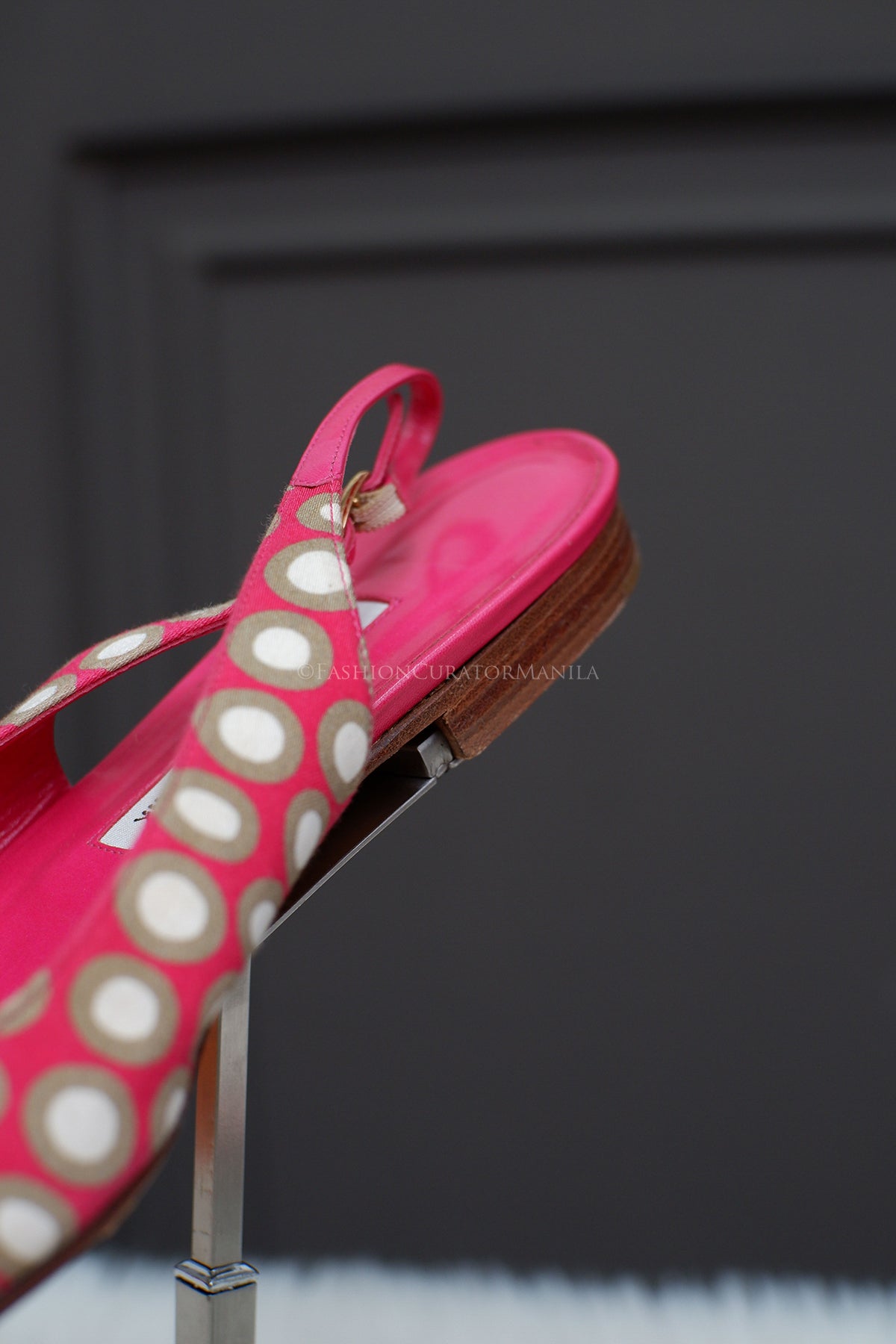 PRE-OWNED MANOLO BLAHNIK SITURA FUCHSIA WHITE