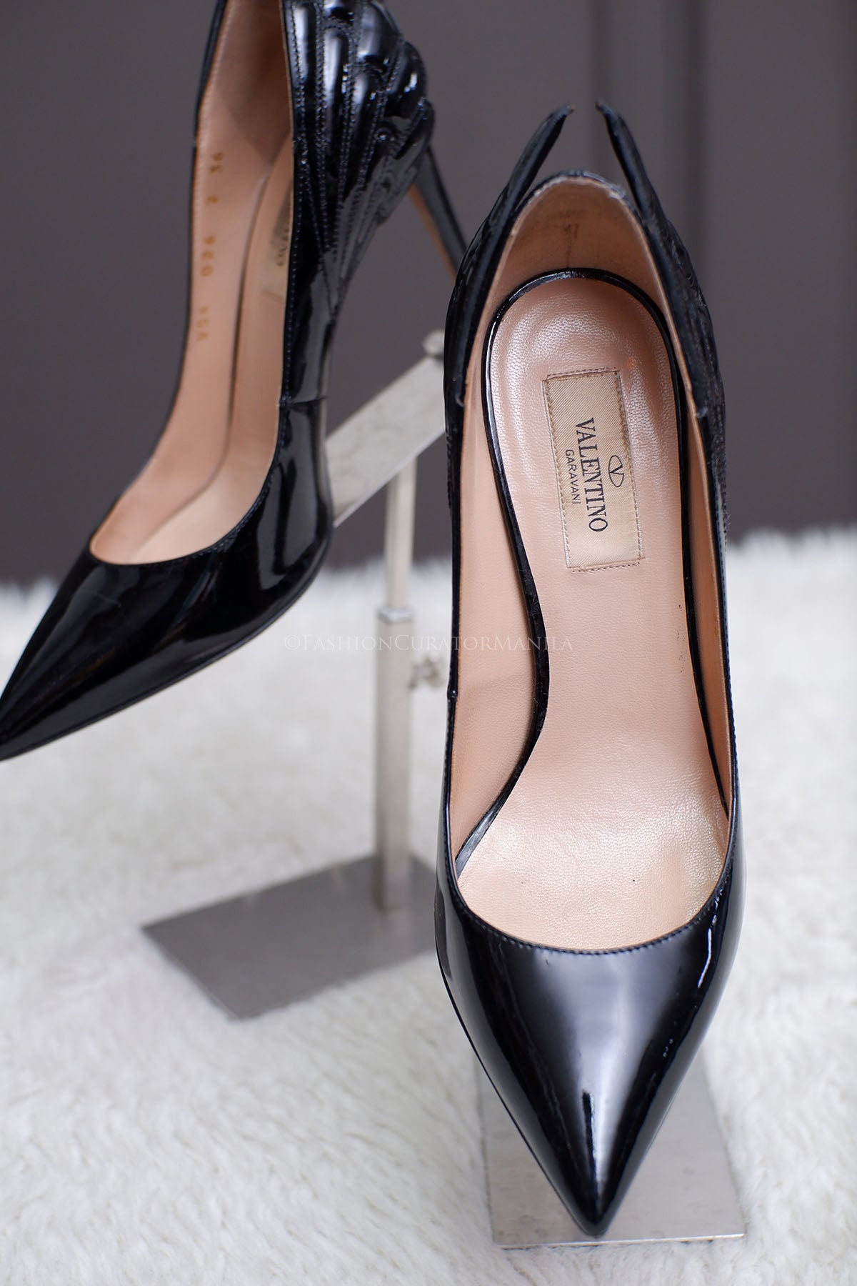 PRE-OWNED VALENTINO PUMP PATENT BLACK