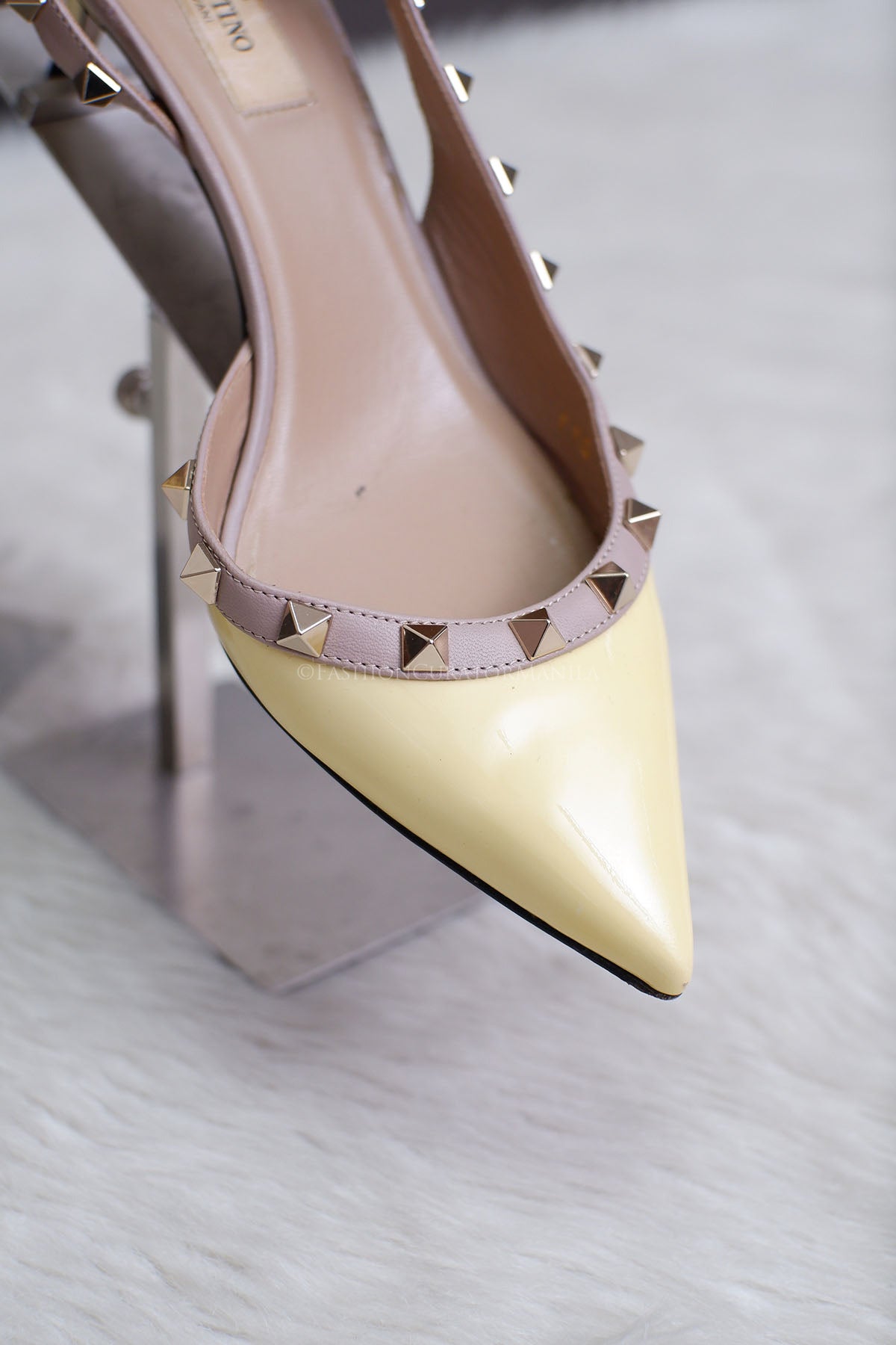 28 PRE-OWNED VALENTINO SLING BACK YELLOW PATENT