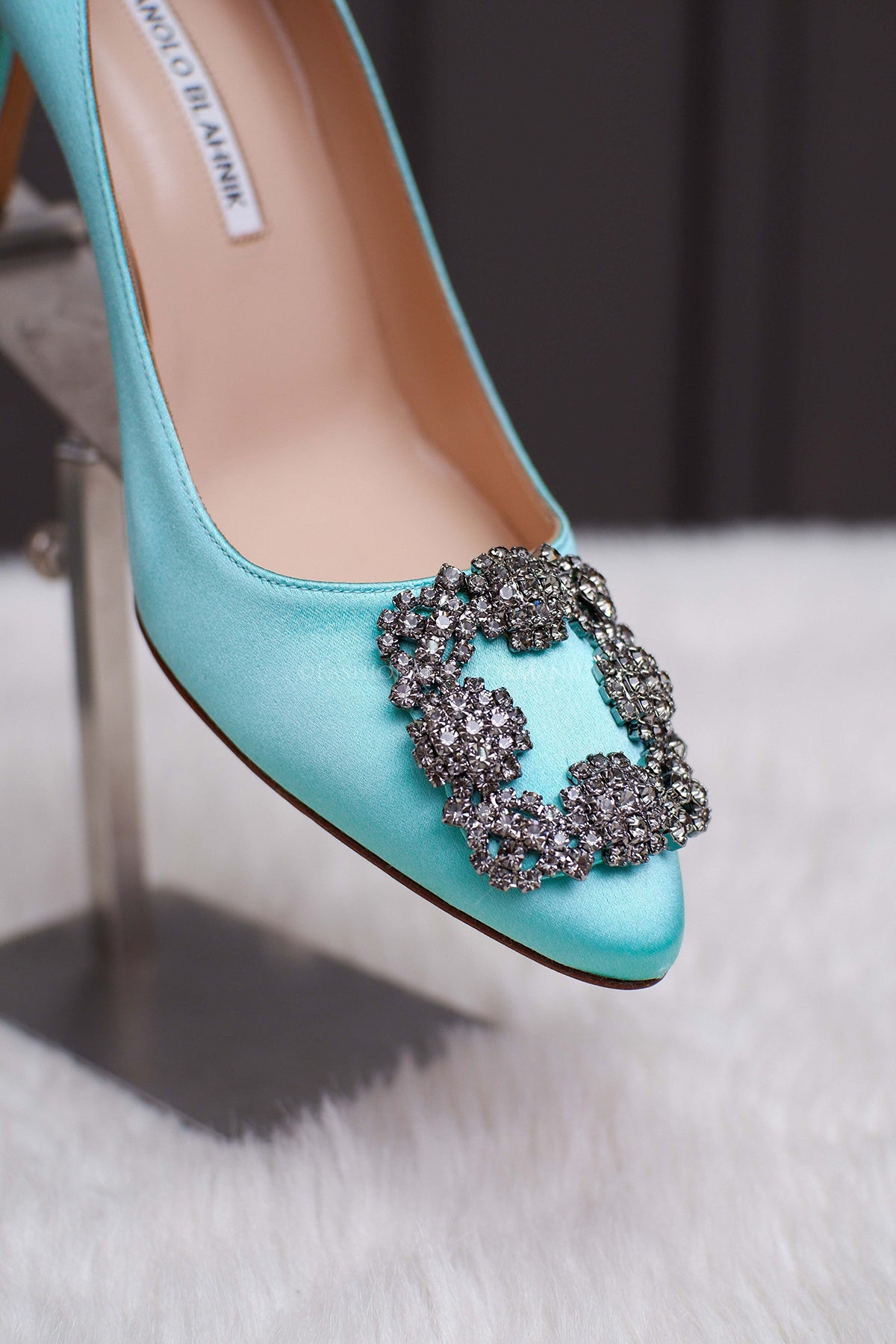 UNUSED MANOLO BLAHNIK HANGISI SATIN AQUA