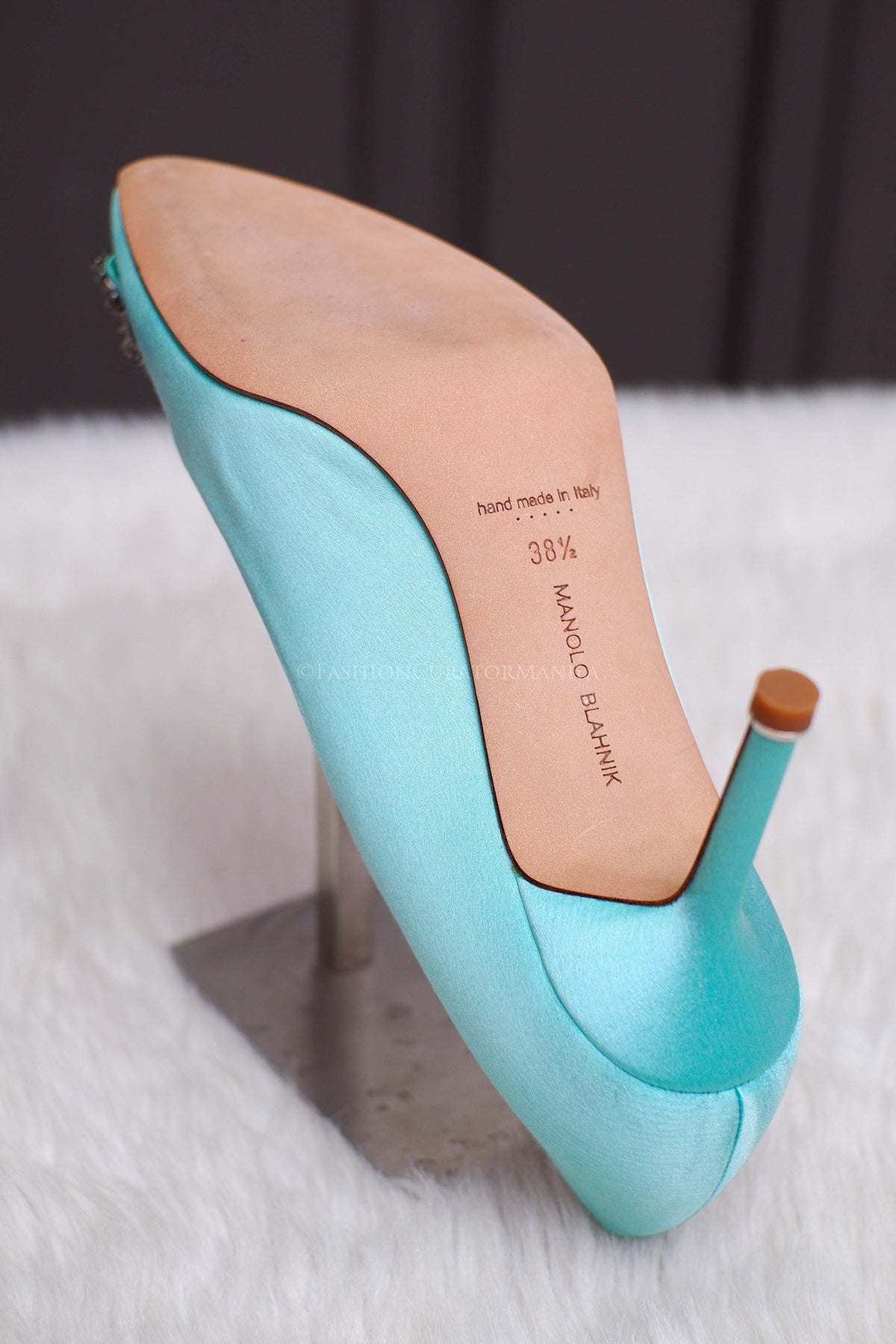 UNUSED MANOLO BLAHNIK HANGISI SATIN AQUA