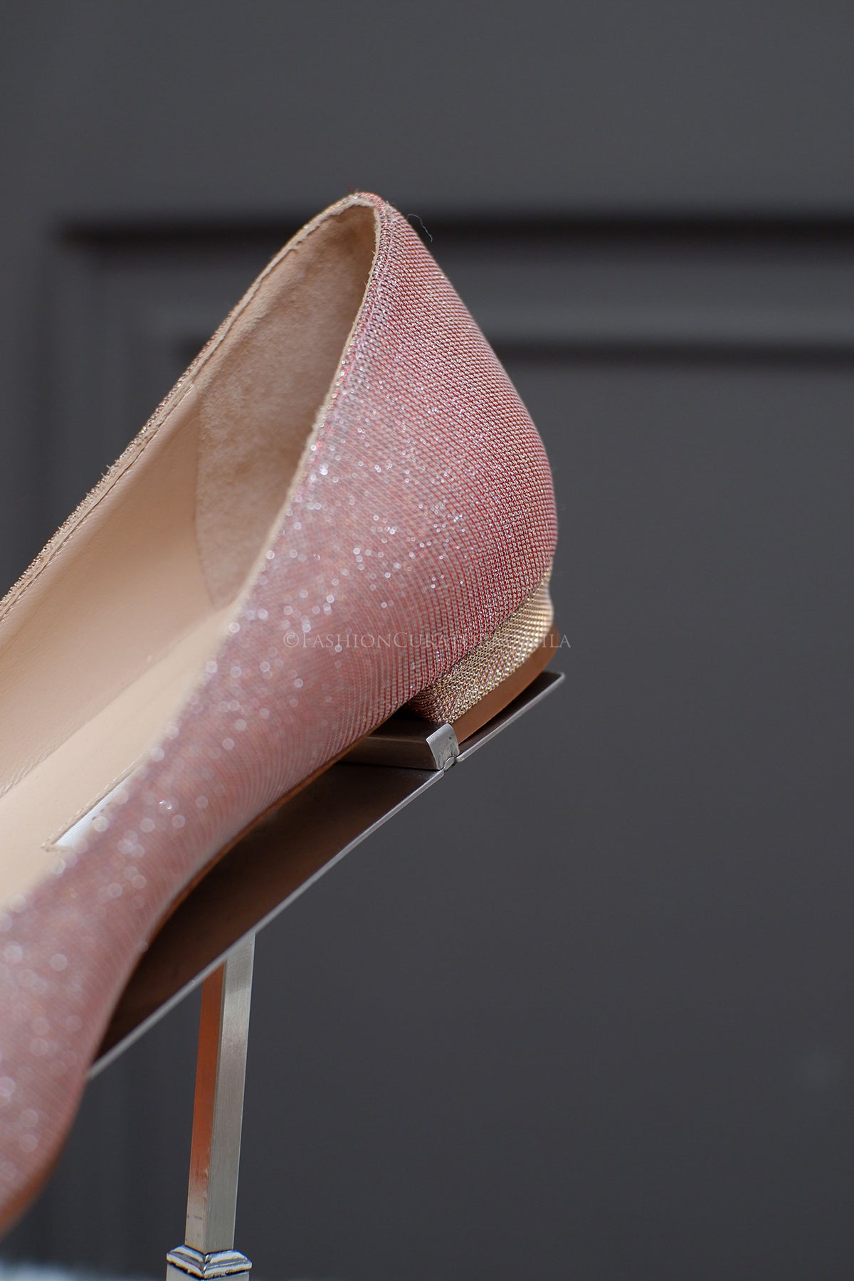 UNUSED MANOLO BLAHNIK HANGISI FLATS NUDE PINK