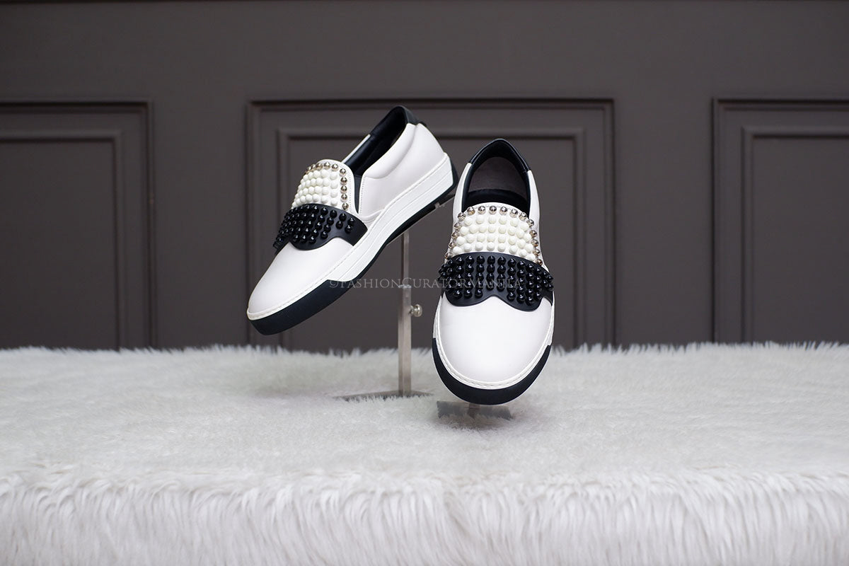 UNUSED FENDI KARLITO STUDDED LEATHER BLACK WHITE