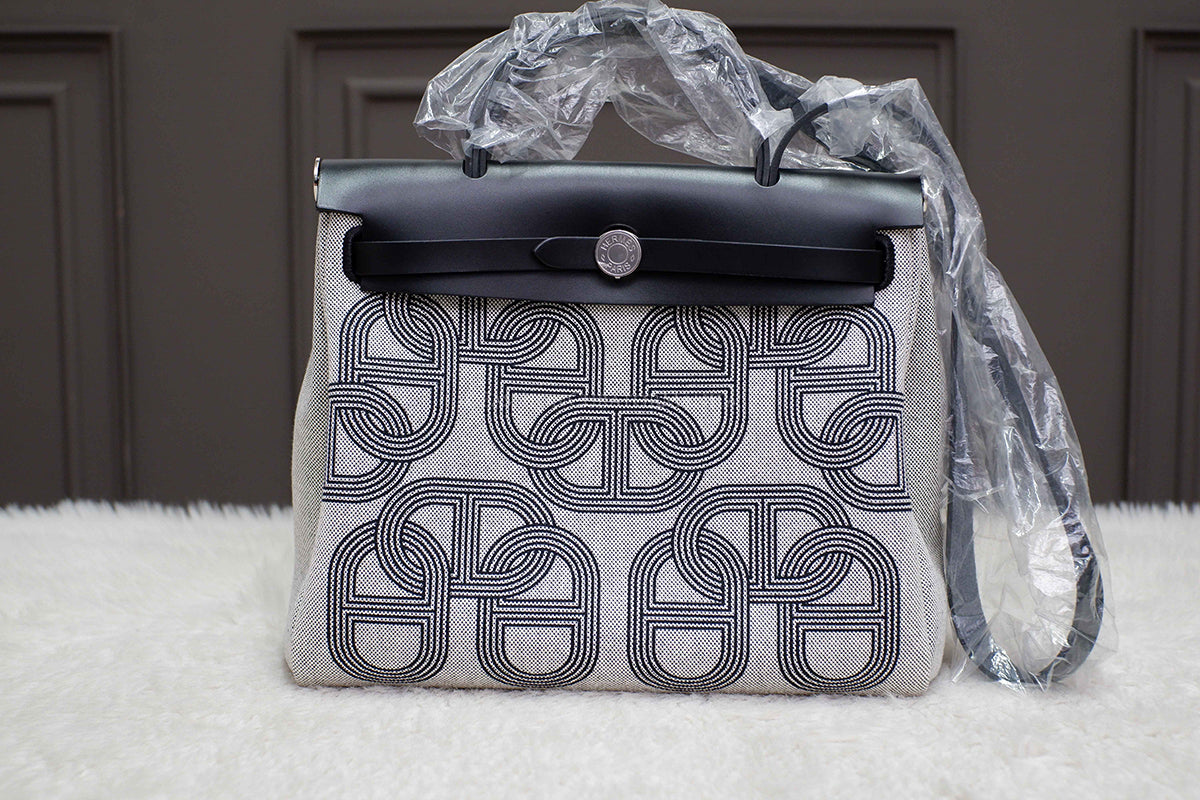 BRAND NEW HERMES HERBAG 31 LIMITED EDITION STAMP U NOIR / ECRU