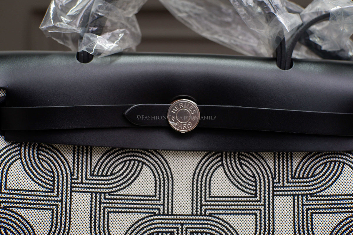 BRAND NEW HERMES HERBAG 31 LIMITED EDITION STAMP U NOIR / ECRU