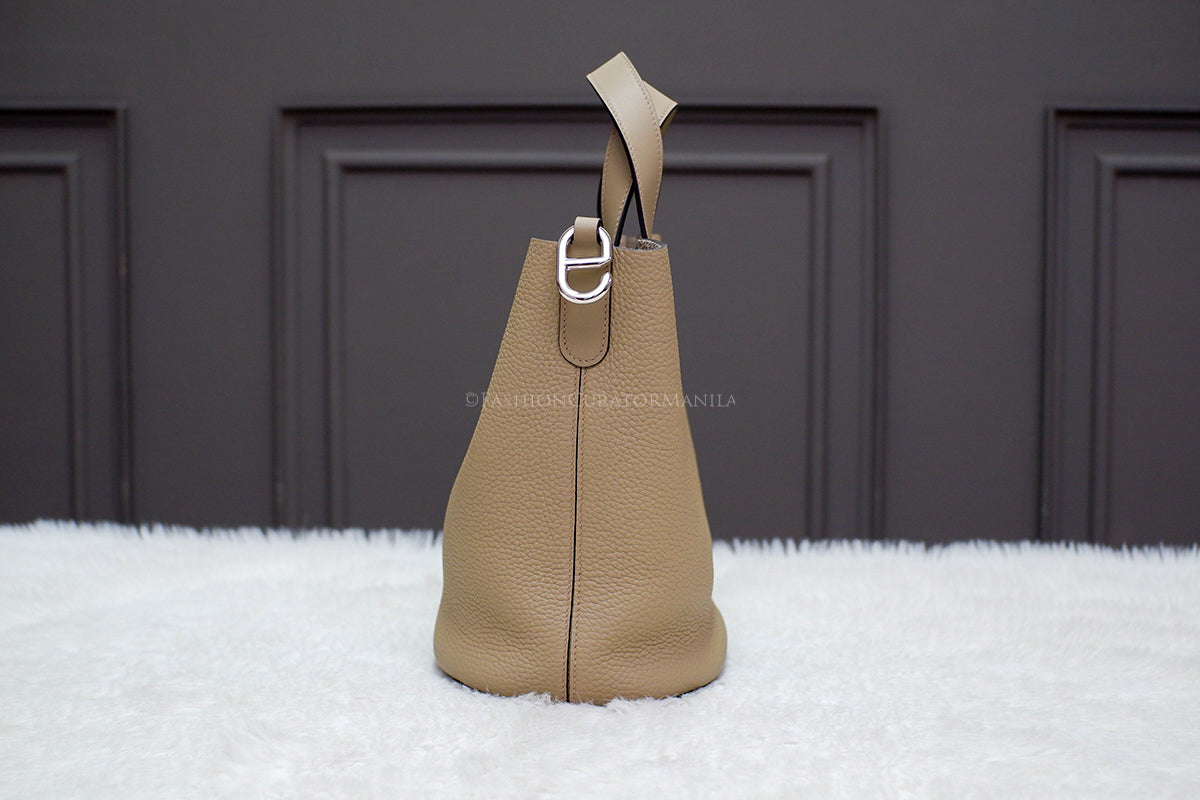 BRAND NEW HERMES IN THE LOOP ETOUPE STAMP B