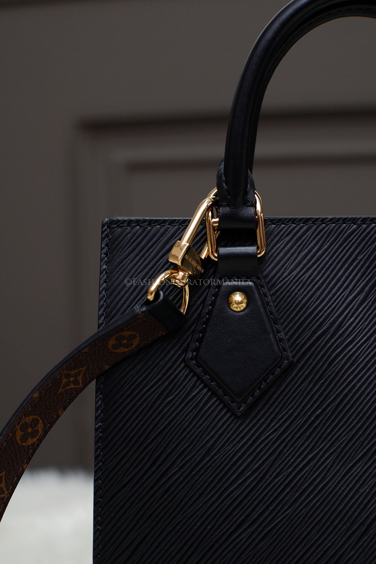 BRAND NEW LOUIS VUITTON SAC FLAT EPI BLACK