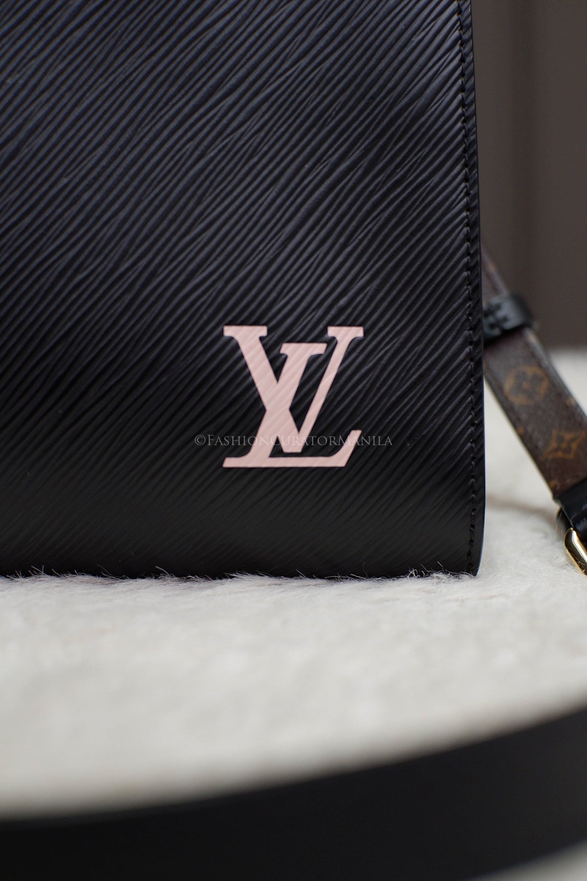 BRAND NEW LOUIS VUITTON SAC FLAT EPI BLACK
