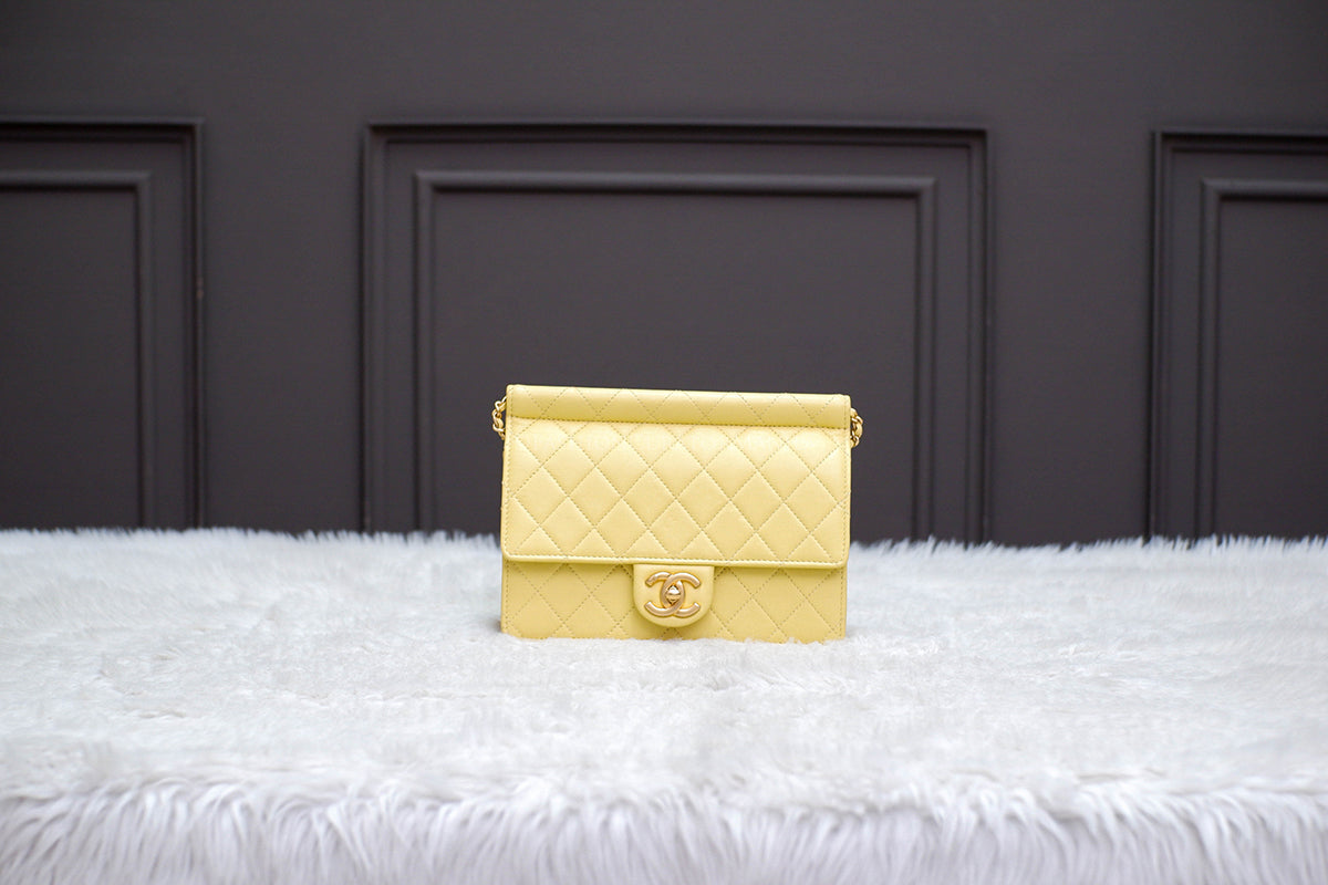 LIKE NEW CHANEL LIMITED EDITION SMALL FLAP PEARL YELLOW SERIES 27