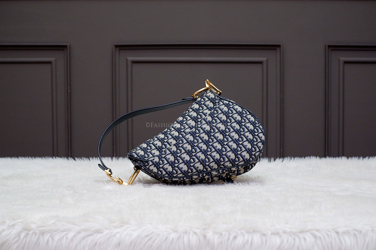 LIKE NEW CHRISTIAN DIOR MEDIUM OBLIQUE SADDLE