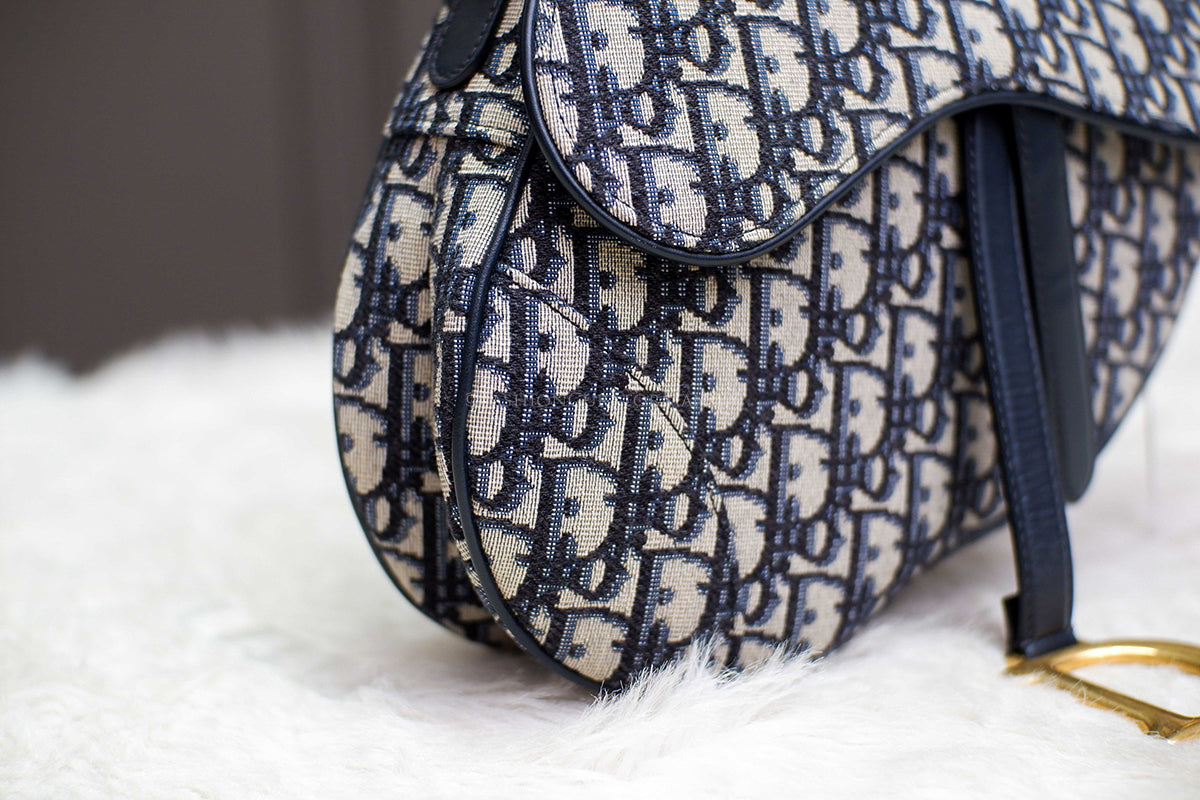 LIKE NEW CHRISTIAN DIOR MEDIUM OBLIQUE SADDLE