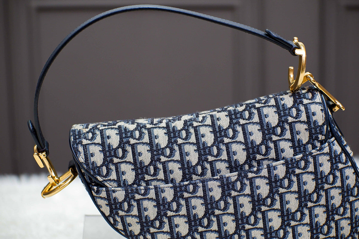 LIKE NEW CHRISTIAN DIOR MEDIUM OBLIQUE SADDLE