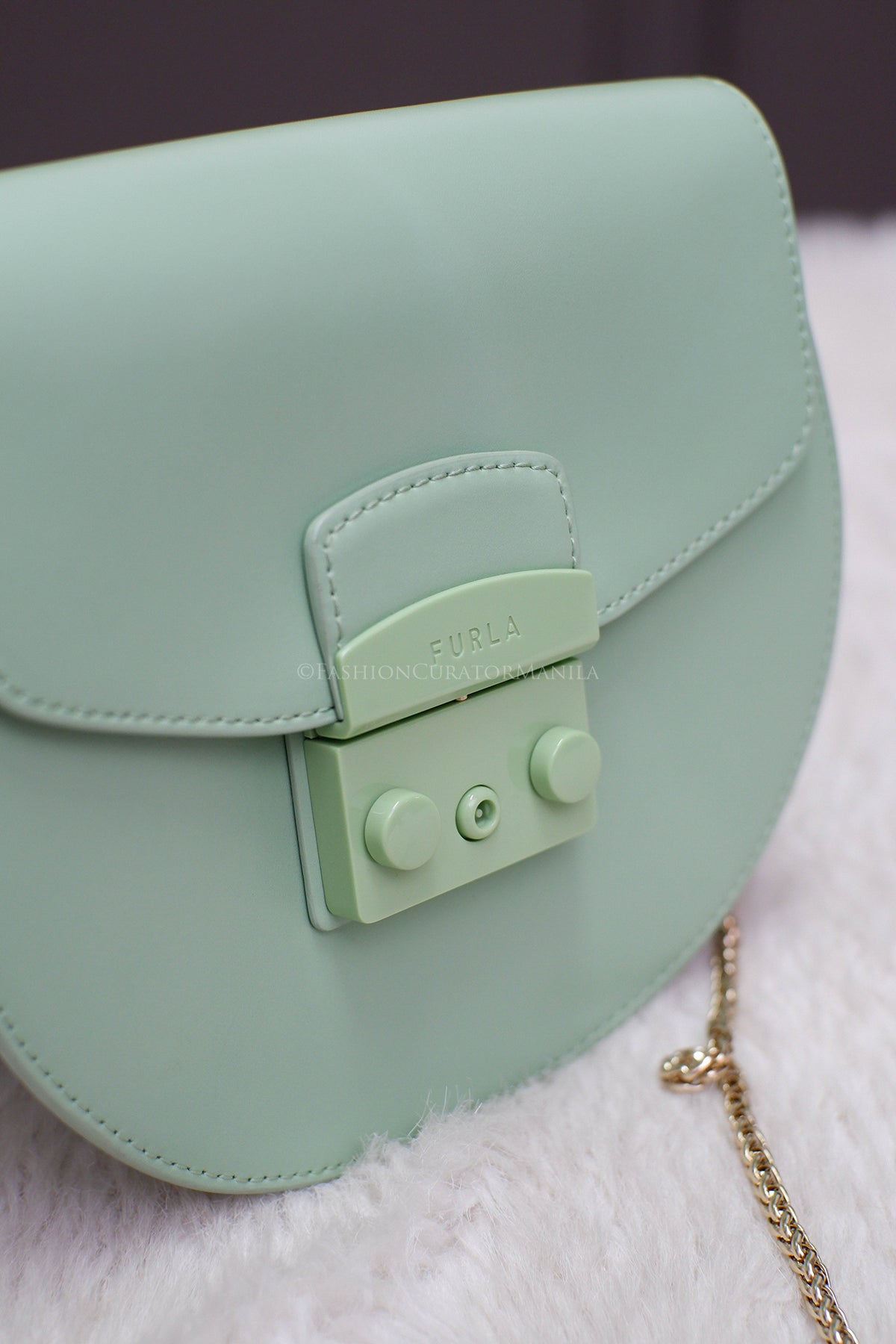 LIKE NEW FURLA METROPOLIS ROUND CROSSBODY GREEN