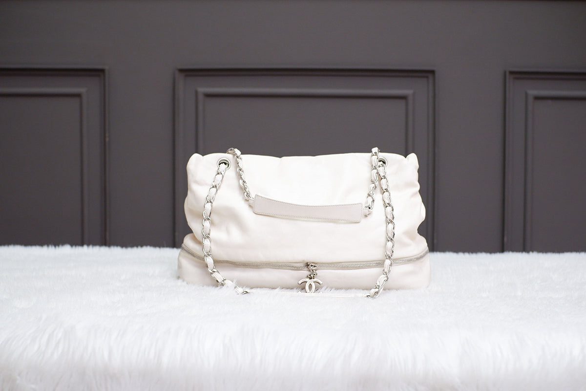 PRE-OWNED CHANEL EXPANDABLE LONDON BAG SERIES 12