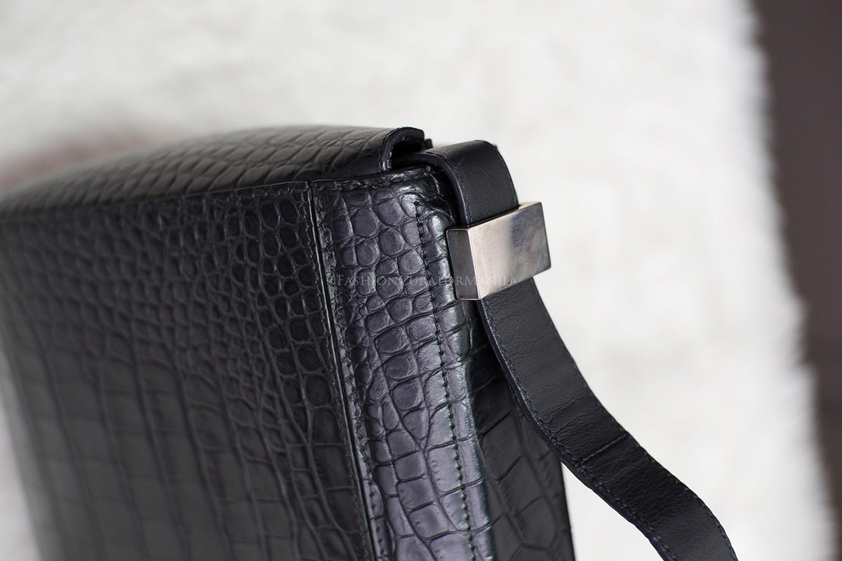 PRE-OWNED GIVENCHY MEDIUM PANDORA BOX BLACK
