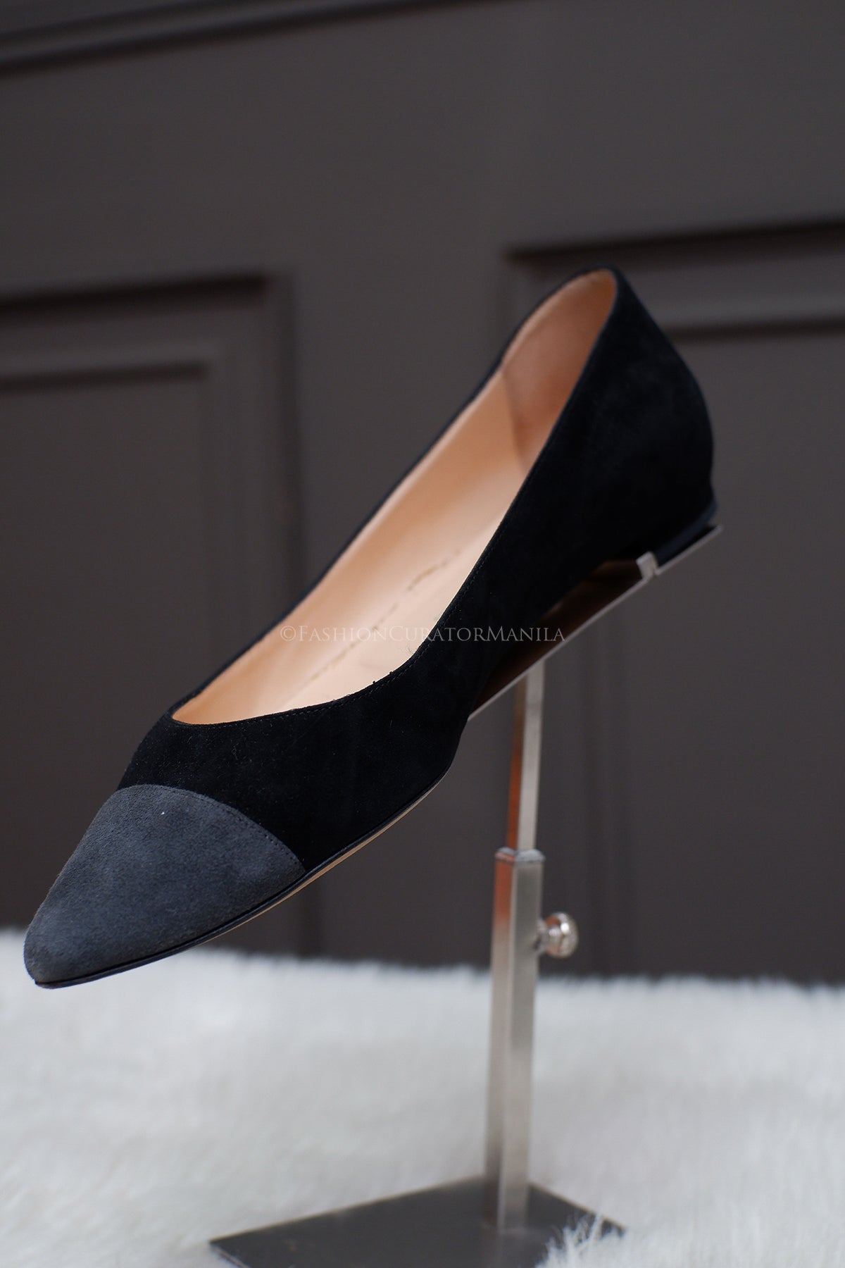 PRE-OWNED MANOLO BLAHNIK BIPUNTA FLATS BLACK