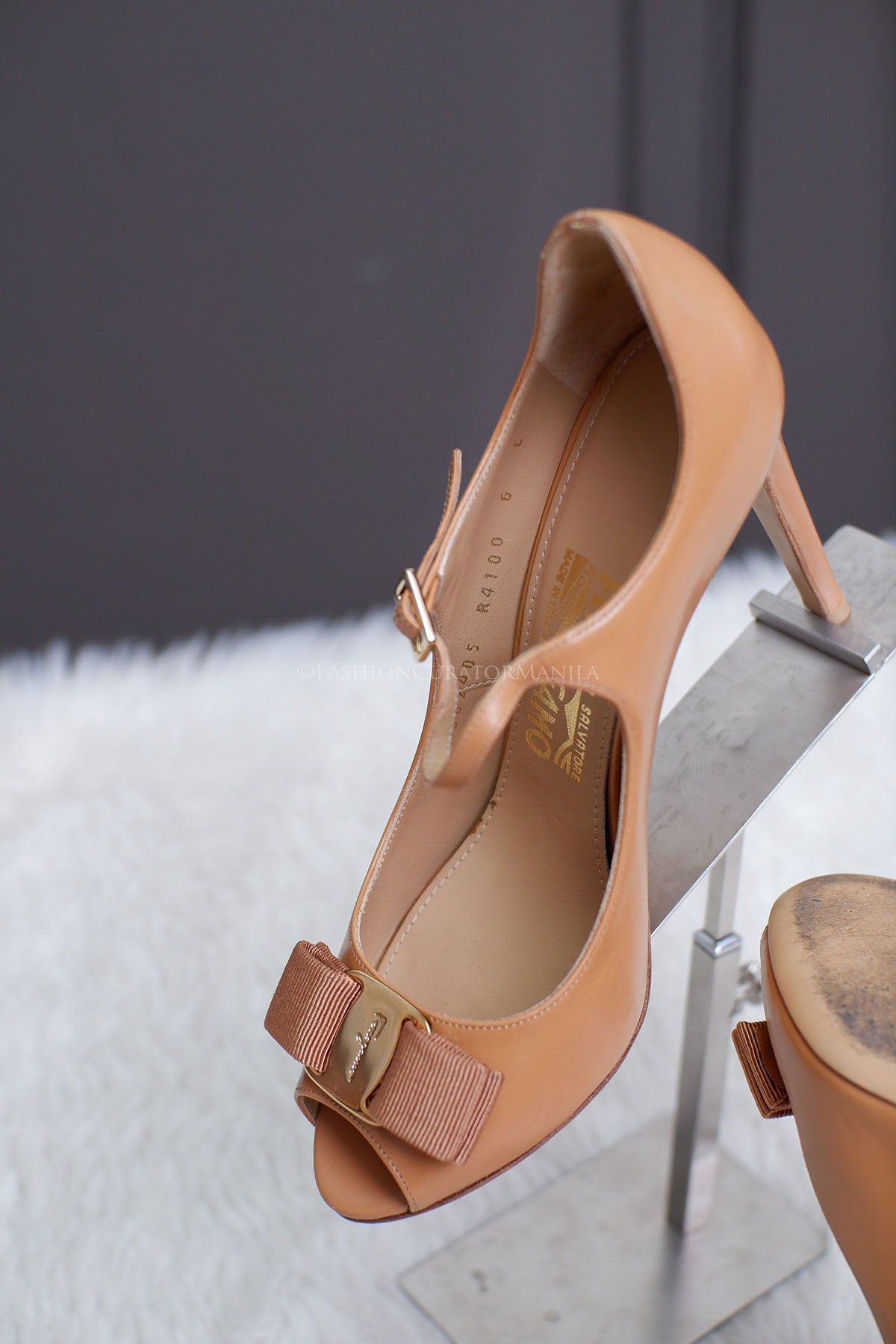 PRE-OWNED SALVATORE FERRAGAMO MOOD NUDE