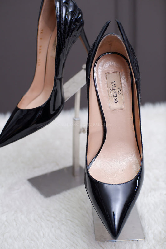 PRE-OWNED VALENTINO PUMP PATENT BLACK