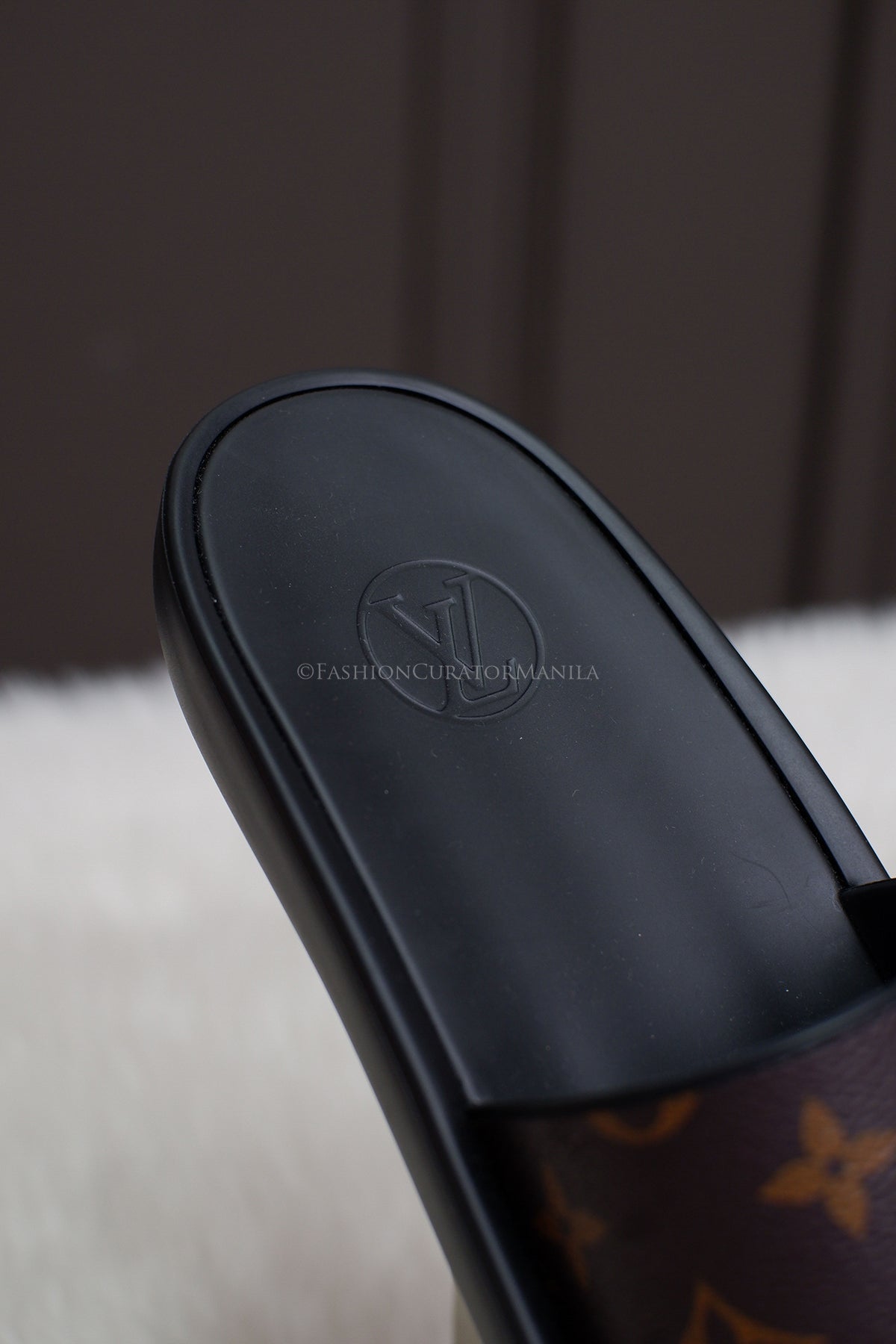 UNUSED LOUIS VUITTON SLIDE BLACK MONOGRAM