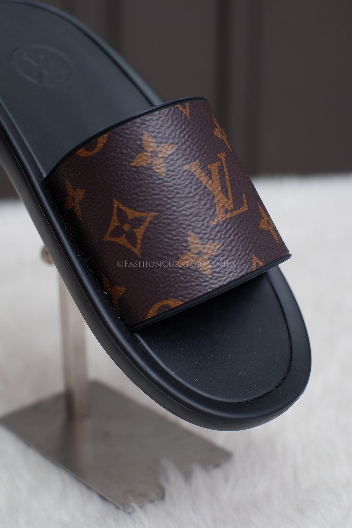 UNUSED LOUIS VUITTON SLIDE BLACK MONOGRAM