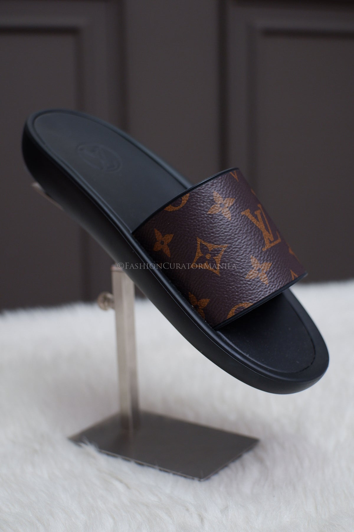 UNUSED LOUIS VUITTON SLIDE BLACK MONOGRAM