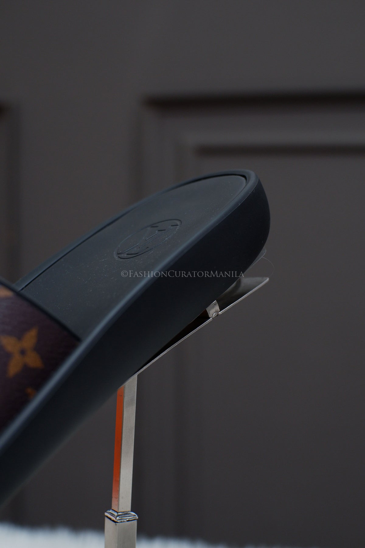 UNUSED LOUIS VUITTON SLIDE BLACK MONOGRAM