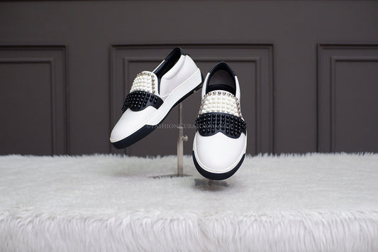UNUSED FENDI KARLITO STUDDED LEATHER BLACK WHITE
