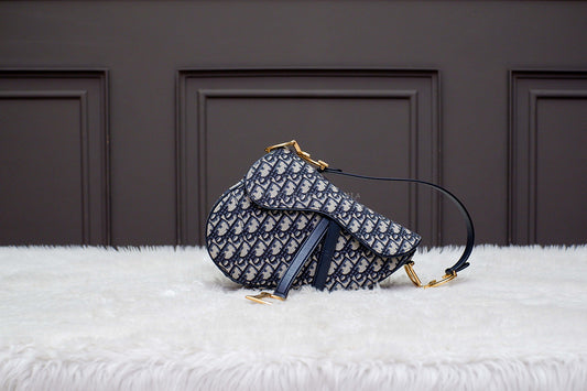 LIKE NEW CHRISTIAN DIOR MEDIUM OBLIQUE SADDLE