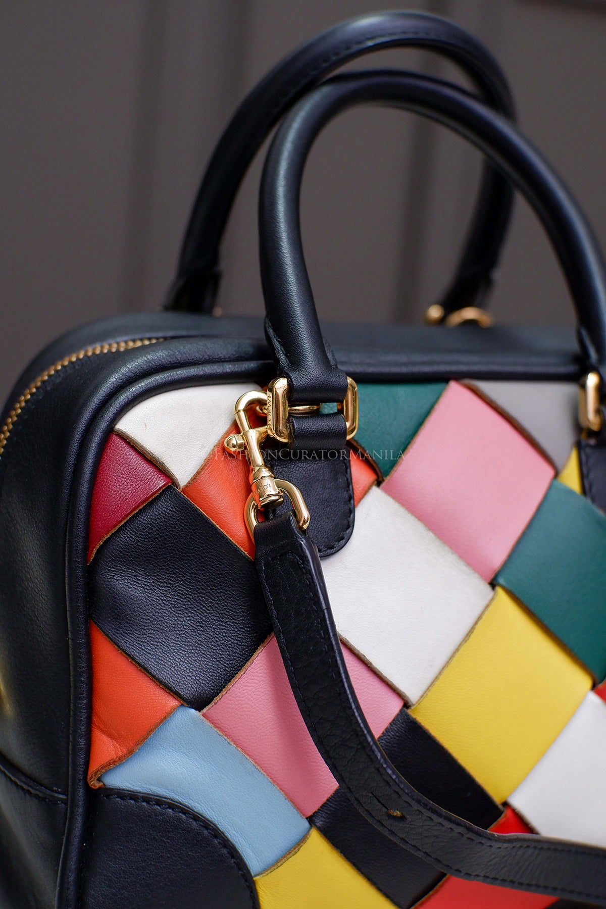 PRE-OWNED LOEWE SMALL AMAZON TOP HANDLE SLING MULTICOLOR